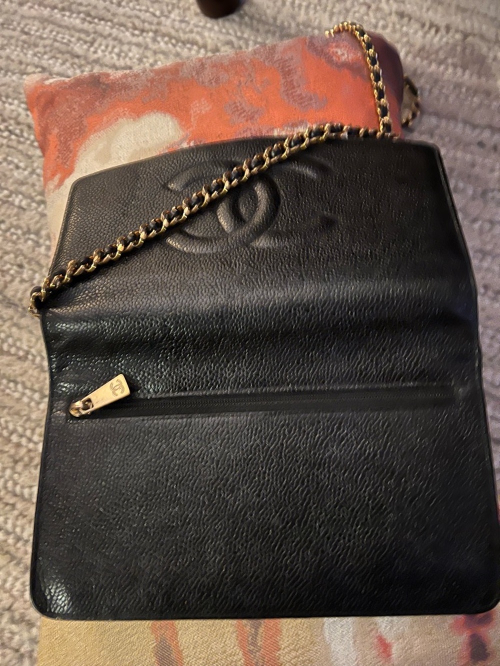CHANEL Black Caviar Leather Crossbody Bag with Gold Chain - Picture 3 of 9